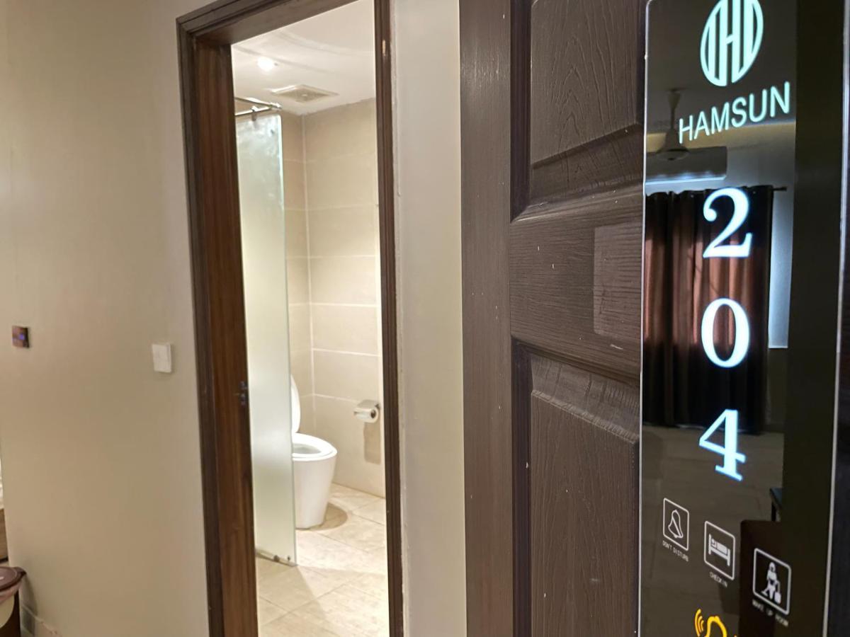 Hamsun Shahrah-E-Faisal Hotel Karachi Bagian luar foto