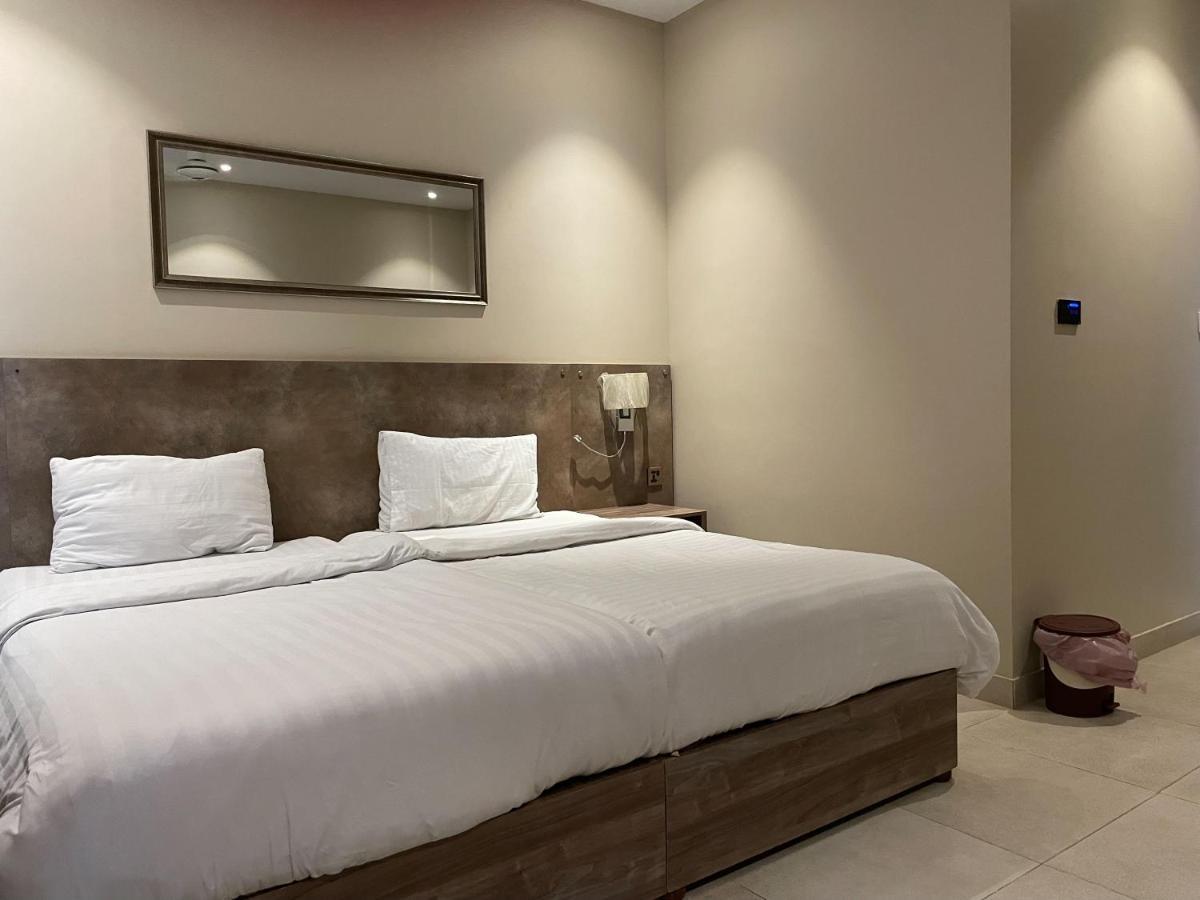 Hamsun Shahrah-E-Faisal Hotel Karachi Bagian luar foto