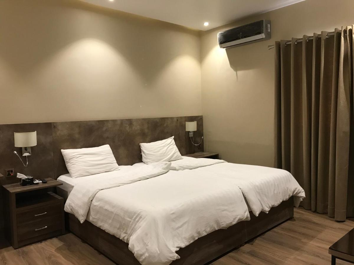 Hamsun Shahrah-E-Faisal Hotel Karachi Bagian luar foto