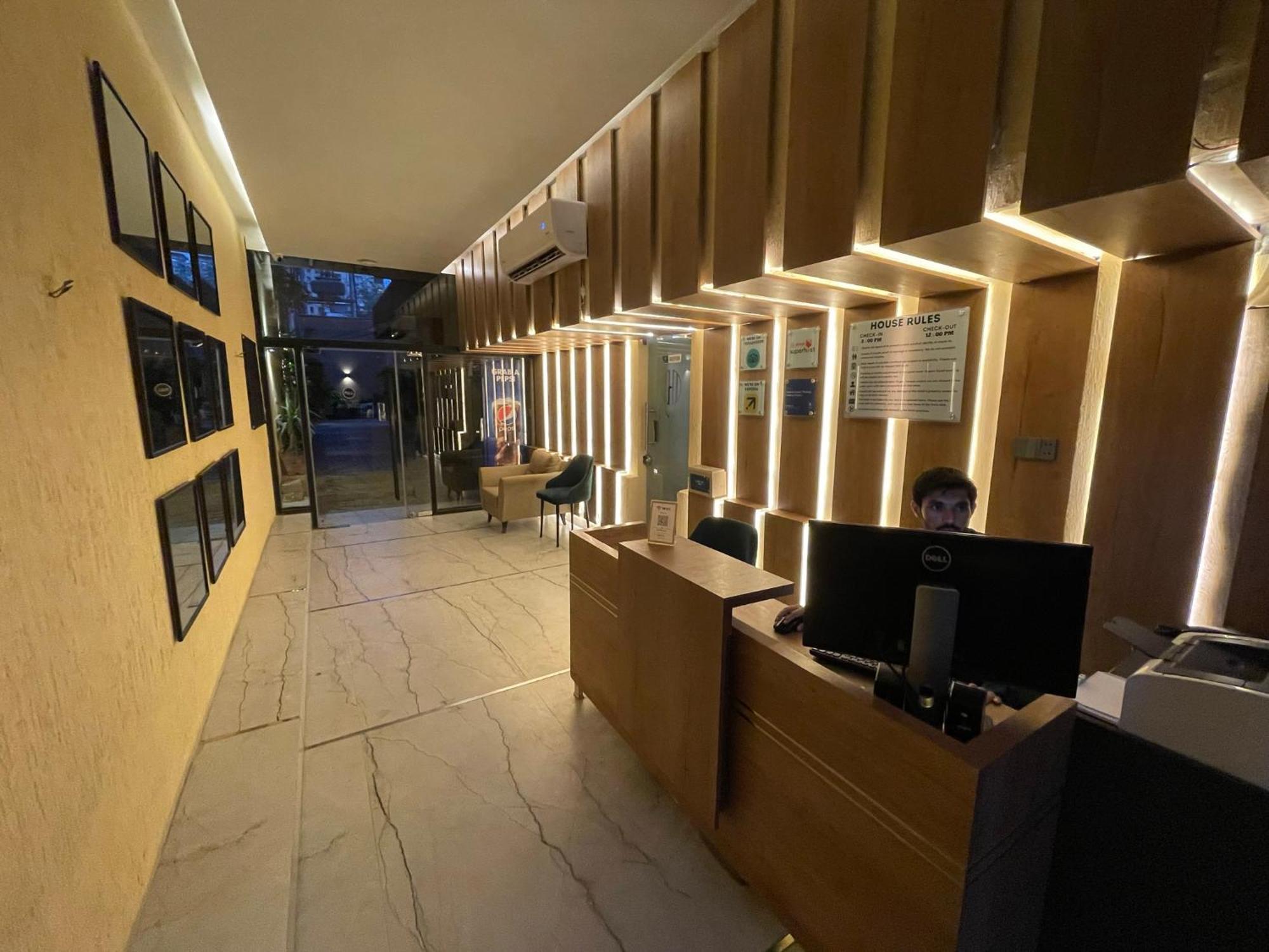 Hamsun Shahrah-E-Faisal Hotel Karachi Bagian luar foto