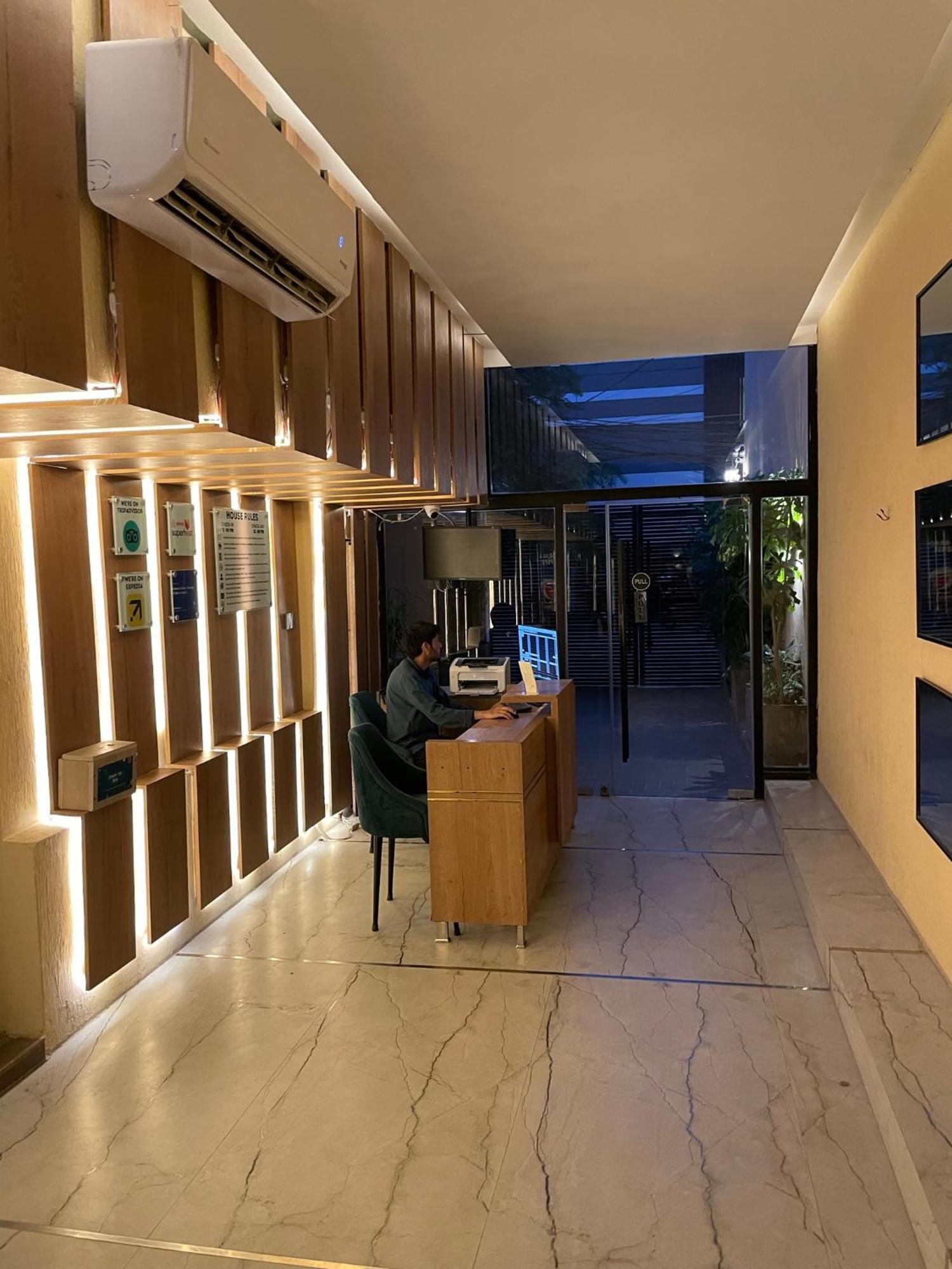 Hamsun Shahrah-E-Faisal Hotel Karachi Bagian luar foto