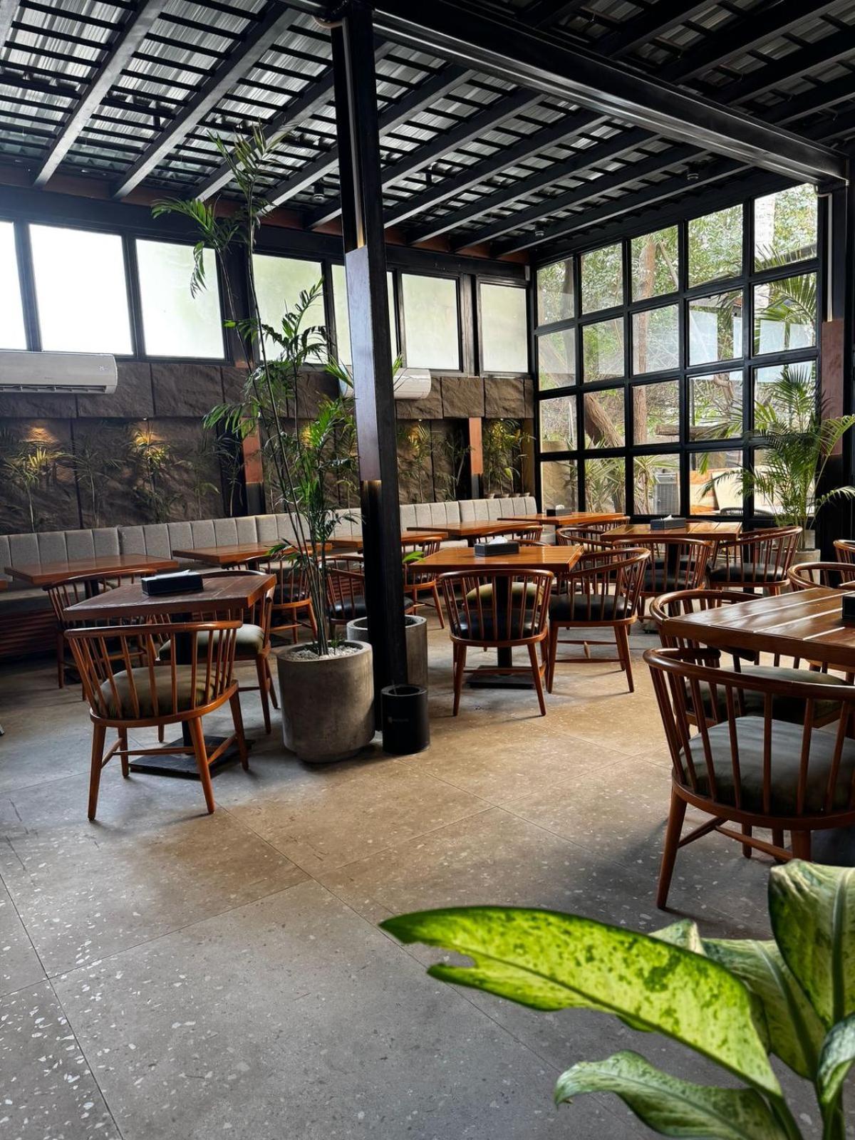 Hamsun Shahrah-E-Faisal Hotel Karachi Bagian luar foto
